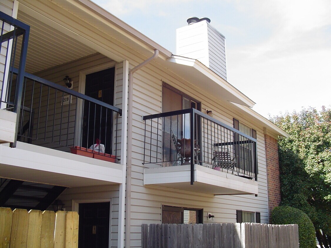 Foto principal - Spacious 1 Bedroom condo close to campus!