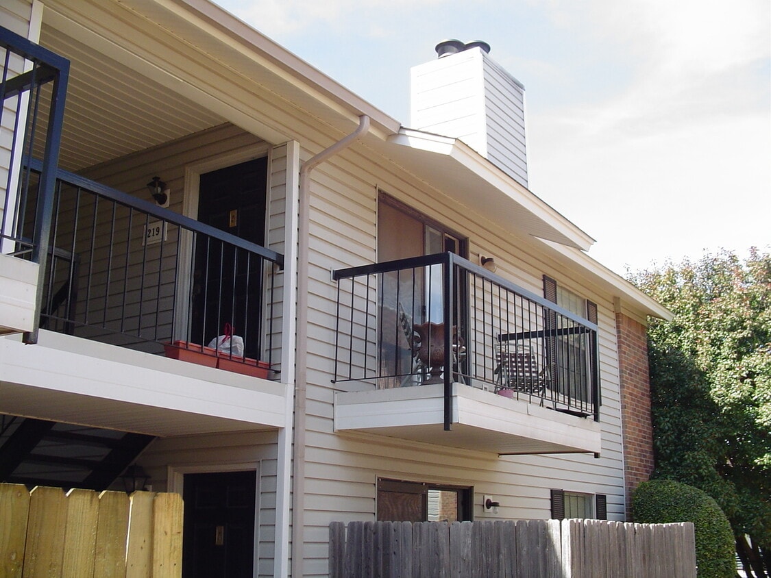 Primary Photo - Spacious 1 Bedroom condo close to campus!