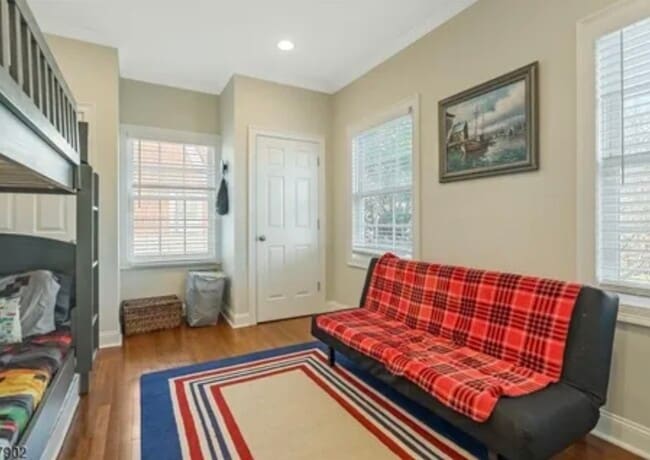 Building Photo - 530 Hort St