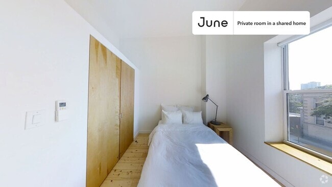 Building Photo - Private bedroom in 5 bed/2 bath Home