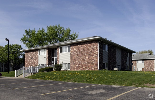 Building Photo - Westgate Manor Apartments
