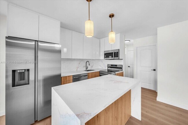 Foto del edificio - 2716 NE 30th Pl