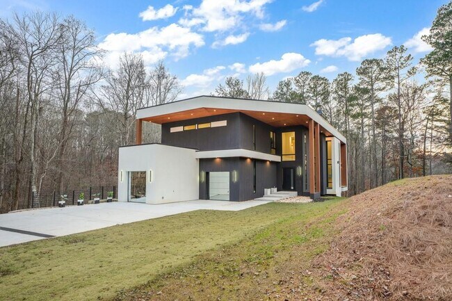 Building Photo - 1736 Cox Rd