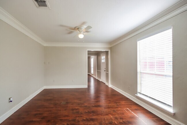 Building Photo - 461 Stephen F Austin Dr