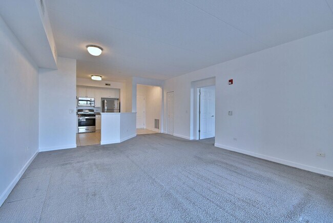 Foto del edificio - Bright & Spacious Condo in Great Location!