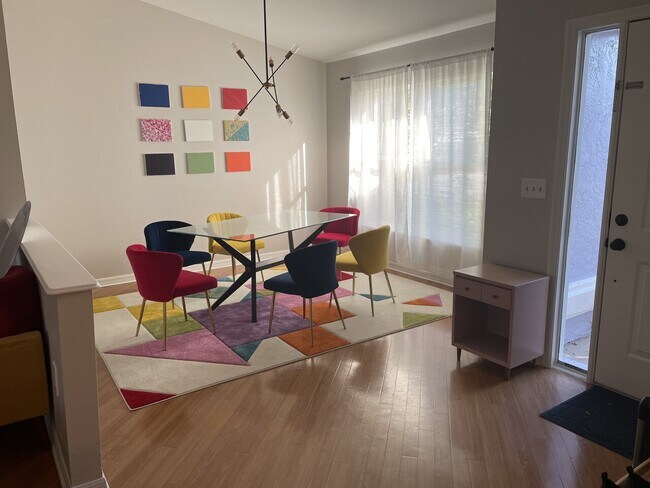Building Photo - Furnished 3/2 near University / Lakewood R...