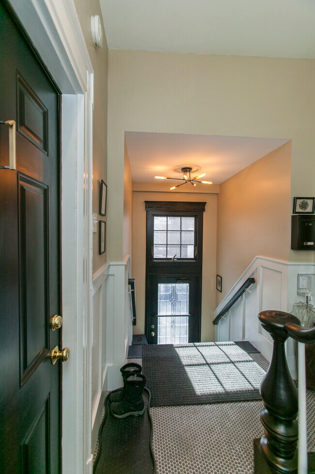 Foyer Unit #1 - 37 Chestnut St