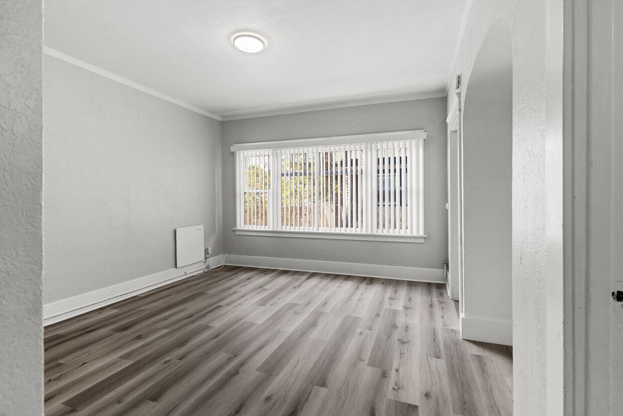 Foto principal - 1643 Locust Ave
