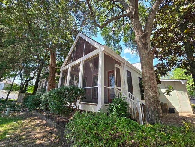 Building Photo - 113 Village Ln