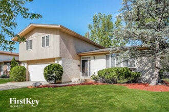 Building Photo - 5252 Arquilla Dr