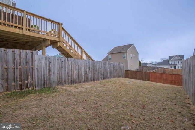 Foto del edificio - 440 Rumbling Rock Rd