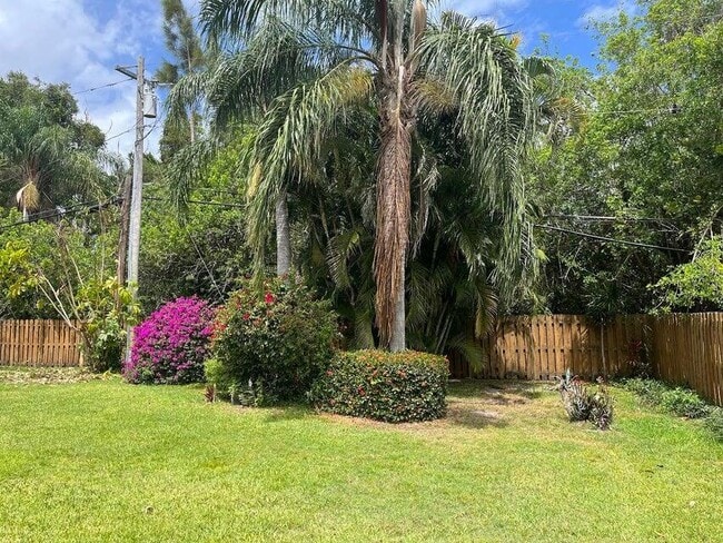 Building Photo - 1333 SE San Sovina Terrace