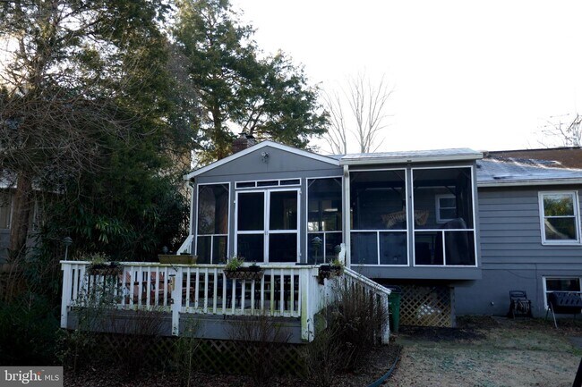 Building Photo - 734 Rosedale St