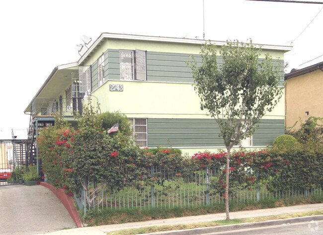 Foto del edificio - 2743 James M Wood Blvd