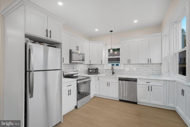 Foto del edificio - 75 Dreamland Park Dr