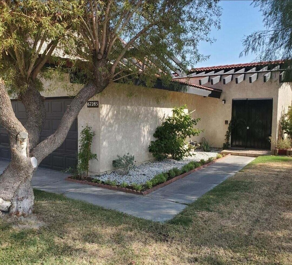 Primary Photo - 67285 Hacienda Ave