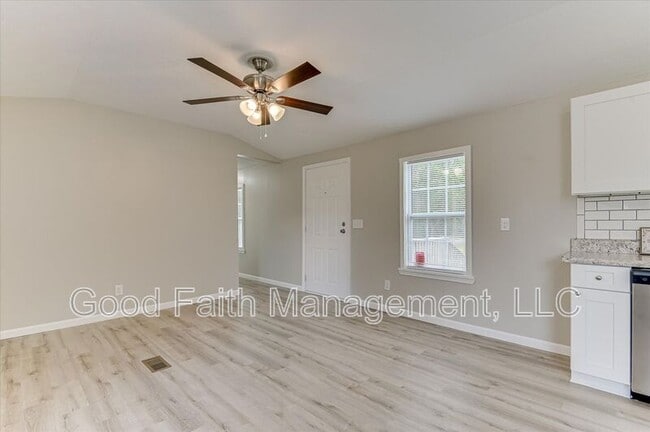 Building Photo - 2056 Louisa Rd