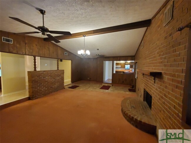 Building Photo - 117 Maple Dr