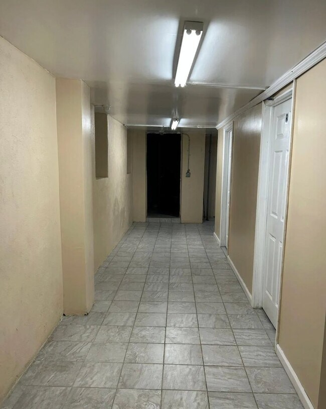 Foto del edificio - 448 E 94th St