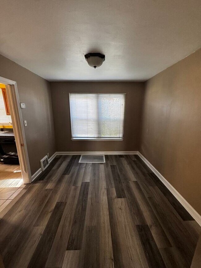 Foto del edificio - 9556 S Forest Ave