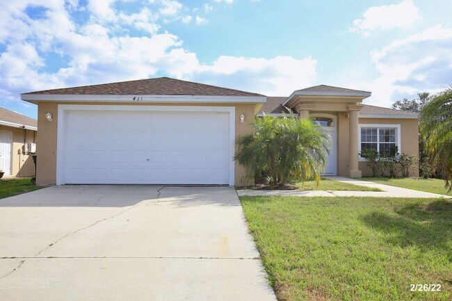 Foto del edificio - Beautiful 3/2 Corner Lot Home with a Fence...