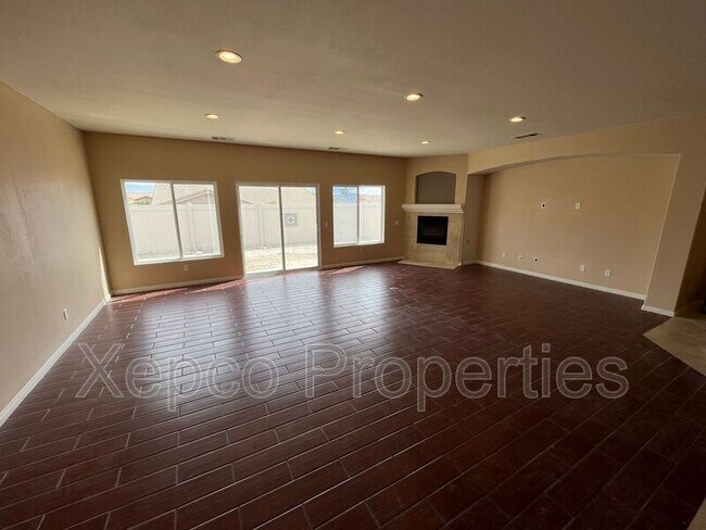 Foto del edificio - 64173 Silver Star Ave