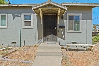 Building Photo - 622 J St