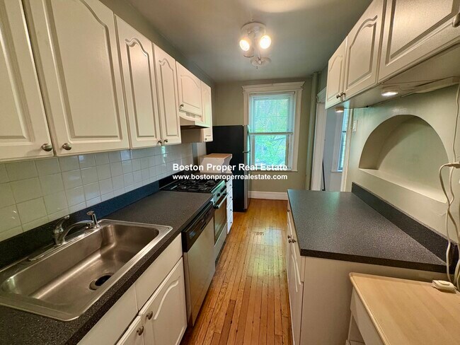 Foto del edificio - 118 Riverway St