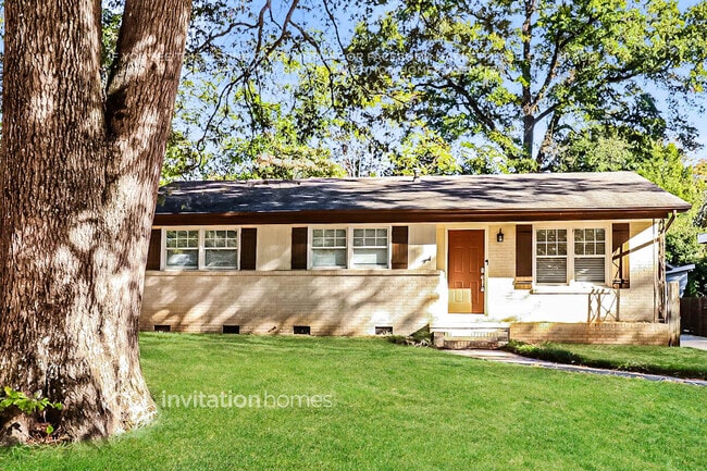 Building Photo - 1142 Eastview Dr