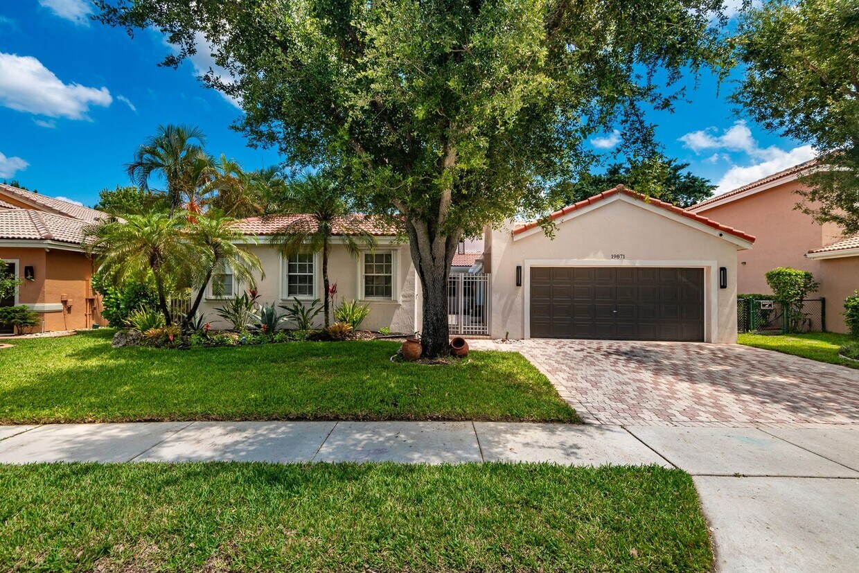 Primary Photo - Exquisite Pool Home in Alhambra – Pembroke...