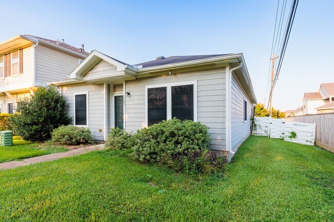 Building Photo - 1703 Nichole Woods Dr