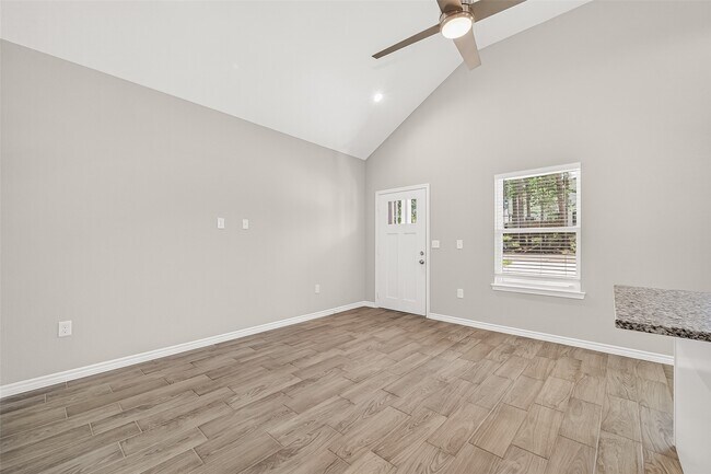 Foto del edificio - 352 Westchase St