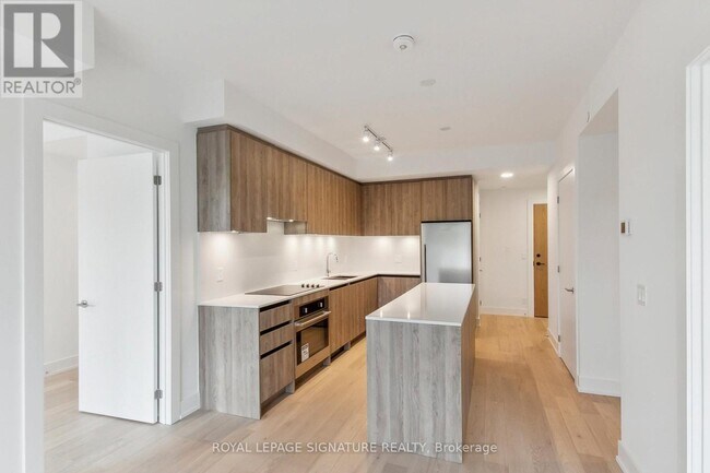 Building Photo - 8 Beverley Glen Blvd