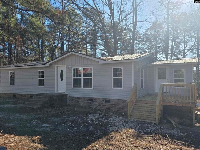 Building Photo - 105 Woodland Dr