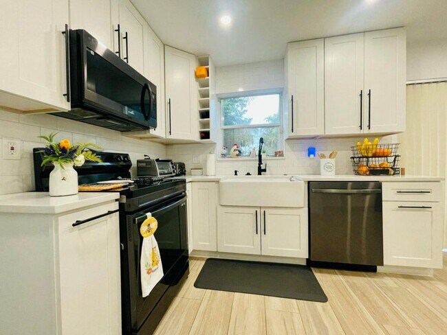 Foto del edificio - 4231 NW 1st Dr