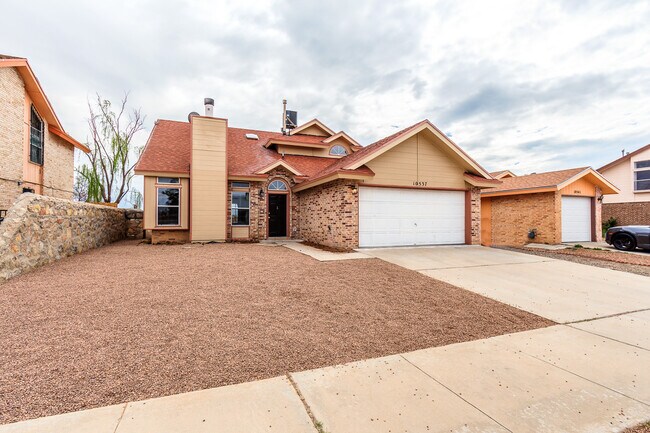 Building Photo - 2 story home with refrigerated air, locate...