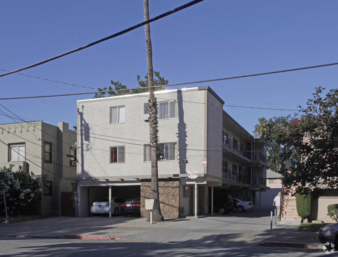 Primary Photo - 415 S 8th St