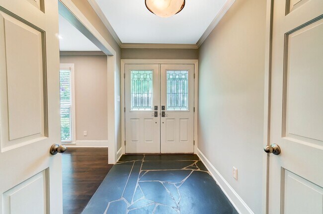 Foto del edificio - Fully Remodeled Ranch Style Home In South Park! (Landscaping Included)