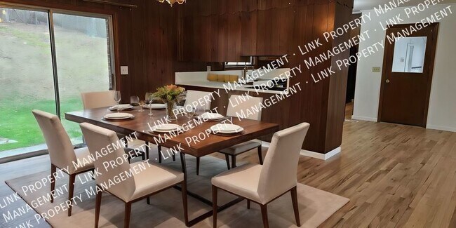 Building Photo - New Remodeled 3 bedrooms 2 baths with Base...
