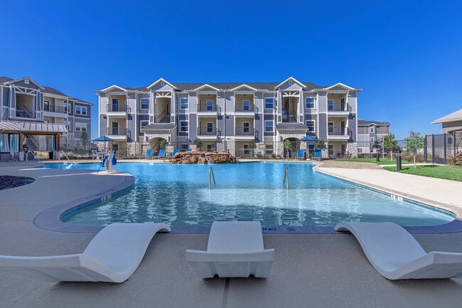 Resort-style Pool - Fairmount Oaks