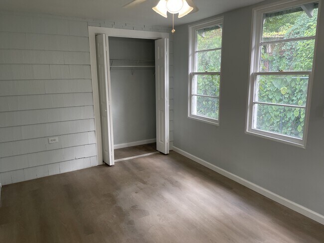 Foto del edificio - 4353 Irvington Ave