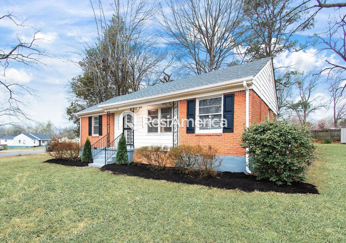 Primary Photo - Newly Renovated 3/1 in 38109!