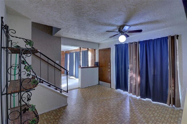 Building Photo - 7723 Antoine Dr