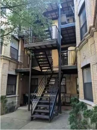 Building Photo - 6410 N Hoyne Ave