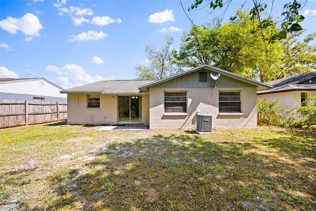 Building Photo - 2906 Cedaridge Dr