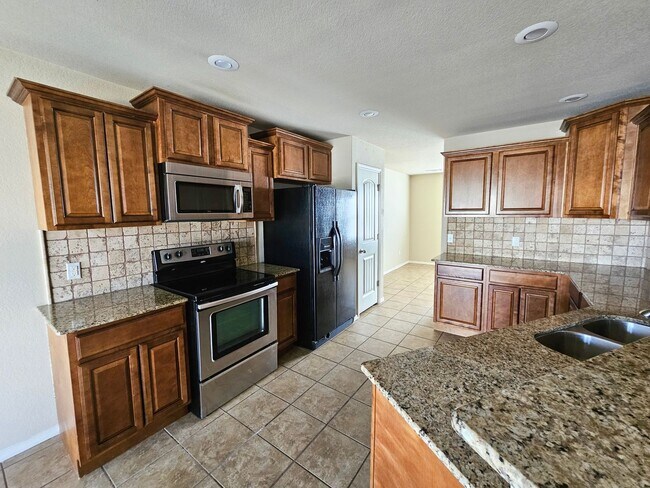 Building Photo - Beautiful 4 Bedroom Home For Rent