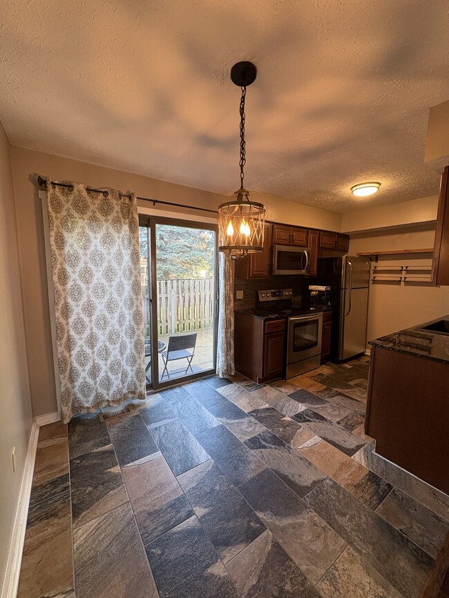 Building Photo - 331 Saint Andrews Dr