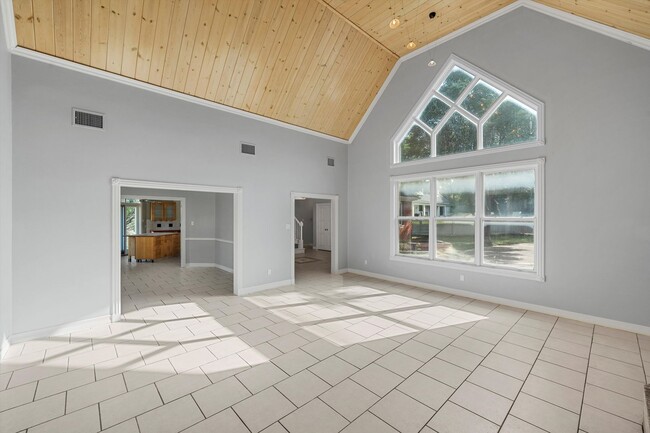 Building Photo - Beautiful Midway ISD Home