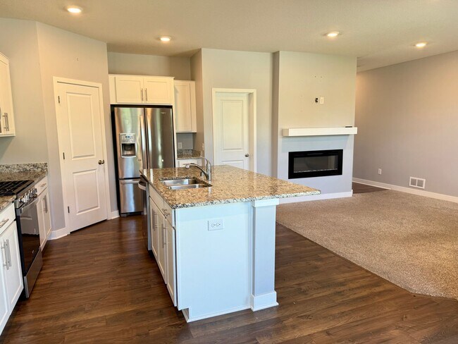 Foto del edificio - Comfort & Space Await in This Stunning 4BR Dayton Home