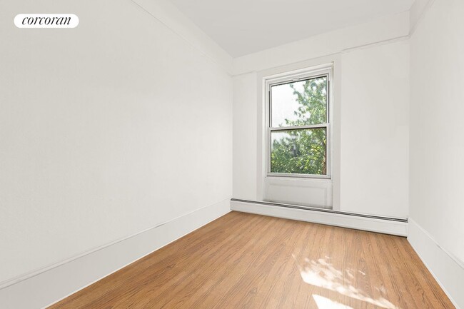 Foto del edificio - 242 Carlton Ave